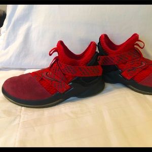 Nike KD Boys Zoom Size 4 Youth basketball shoes Red and Black nylon/suede